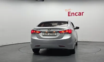Hyundai Avante 2011, 108663 км, за 2231.85 USD