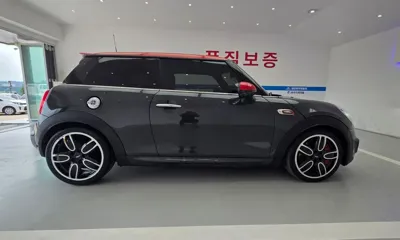 MINI Cooper 2016, 97603 км, за 6892.48 USD