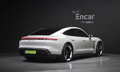 Porsche Taycan 2024, 8179 км, за 101137.04 USD