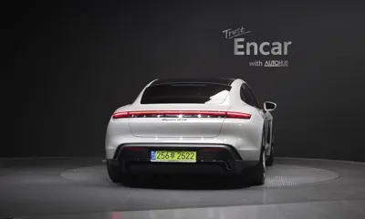 Porsche Taycan 2024, 8179 км, за 101137.04 USD