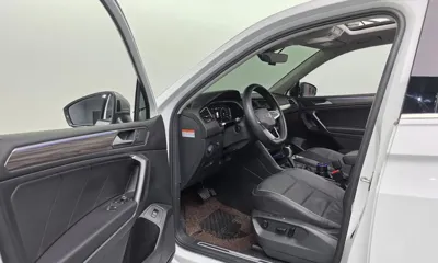 Volkswagen Tiguan 2023, 66386 км, за 29924.56 USD - фото 13