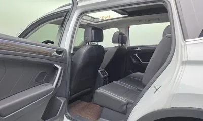 Volkswagen Tiguan 2023, 66386 км, за 29924.56 USD - фото 17