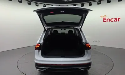 Volkswagen Tiguan 2023, 66386 км, за 29924.56 USD - фото 20