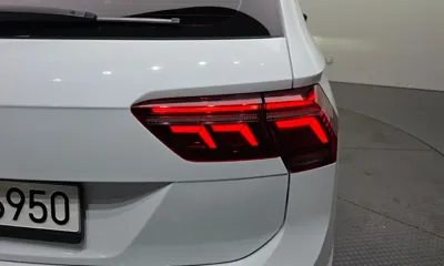 Volkswagen Tiguan 2023, 66386 км, за 29924.56 USD - фото 23