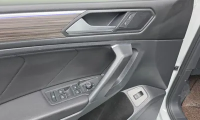 Volkswagen Tiguan 2023, 66386 км, за 29924.56 USD - фото 28