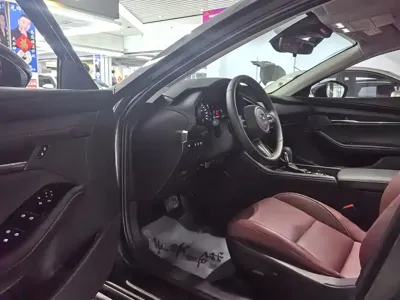 Mazda 3 Axela 2022, 15000 км, за 16030.87 USD