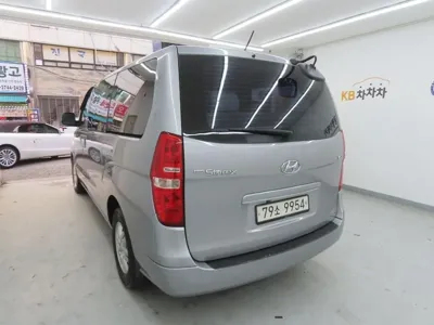 Hyundai Starex 2017, 139729 км, за 7234.94 USD