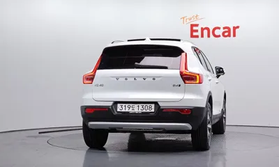 Volvo XC40 2025, 14356 км, за 25342.03 USD