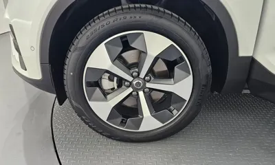 Volvo XC40 2025, 14356 км, за 25342.03 USD
