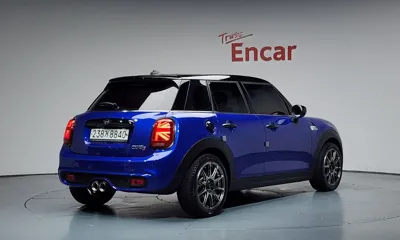 MINI Cooper 2020, 104687 км, за 10437.18 USD