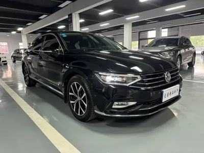 Volkswagen Magotan 2020, 75000 км, за 12641.99 USD