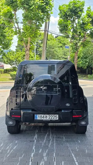 Land Rover Defender 2023, 45600 км, за 54818.17 USD