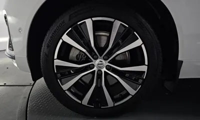 Volvo XC60 2023, 52774 км, за 28338.78 USD