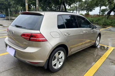 Volkswagen Golf 2016, 149200 км, за 7138 USD