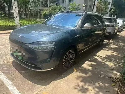AITO 问界 AITO M9 · 2025 год