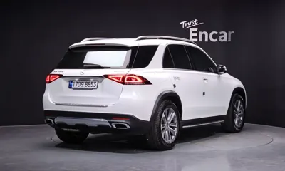 Mercedes-Benz GLE-Class 2023, 50456 км, за 54293.72 USD - фото 2