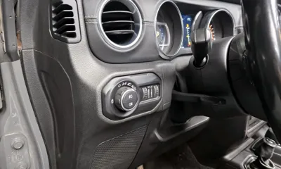Jeep Wrangler 2021, 102691 км, за 21847.66 USD - фото 17