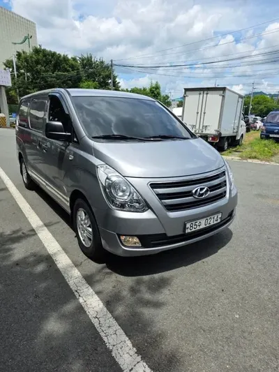 Hyundai Starex 2017, 122998 км, за 5724.7 USD