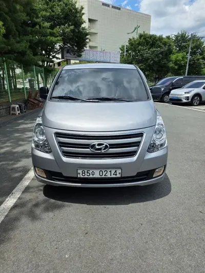 Hyundai Starex 2017, 122998 км, за 5724.7 USD