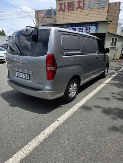 Hyundai Starex 2017, 122998 км, за 5724.7 USD