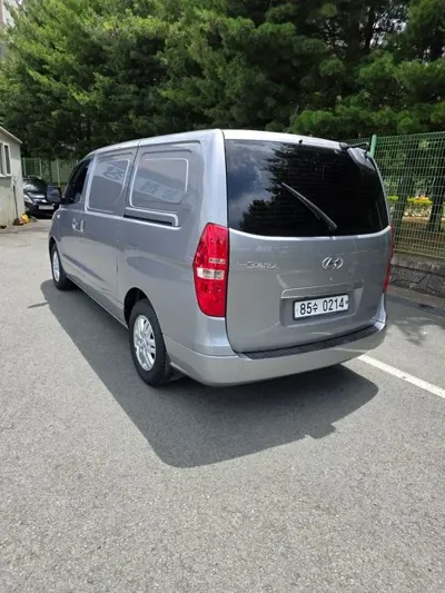 Hyundai Starex 2017, 122998 км, за 5724.7 USD