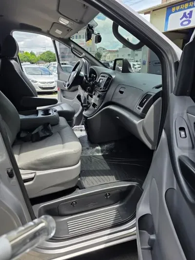 Hyundai Starex 2017, 122998 км, за 5724.7 USD - фото 14