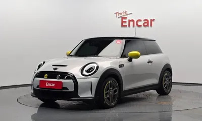 MINI Cooper · 2023 год