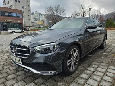 Mercedes-Benz E-Class 2022, 52462 км, за 23377.46 USD