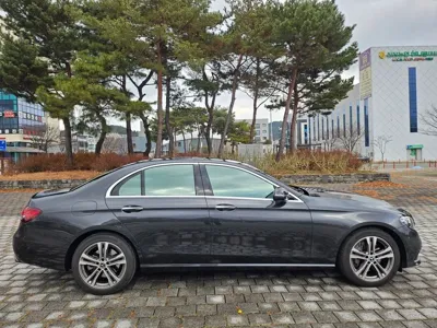 Mercedes-Benz E-Class 2022, 52462 км, за 23377.46 USD