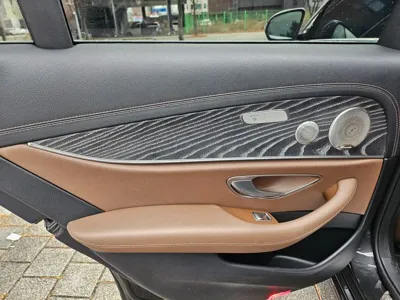 Mercedes-Benz E-Class 2022, 52462 км, за 23377.46 USD - фото 10