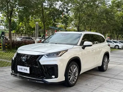 Toyota Highlander · 2023 год