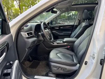 Toyota Highlander 2023, 59000 км, за 27486.22 USD