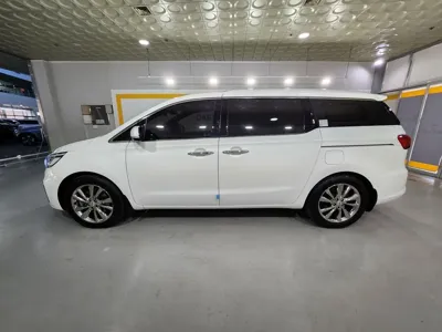 Kia Canival 2019, 77987 км, за 13742.98 USD