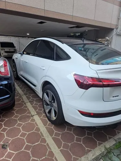 Audi e-tron 2023, 44000 км, за 39385.59 USD