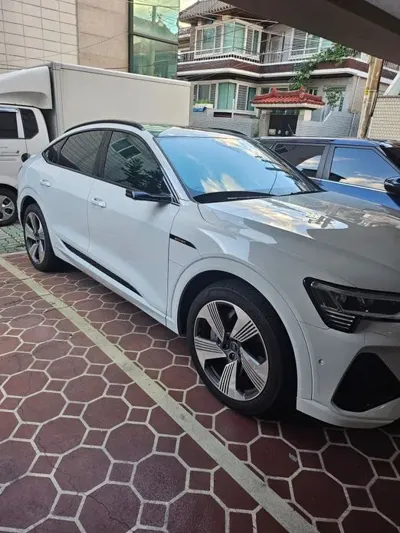 Audi e-tron 2023, 44000 км, за 39385.59 USD