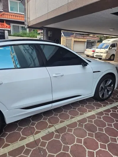 Audi e-tron 2023, 44000 км, за 39385.59 USD - фото 8