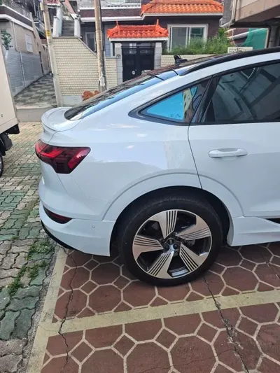 Audi e-tron 2023, 44000 км, за 39385.59 USD - фото 9
