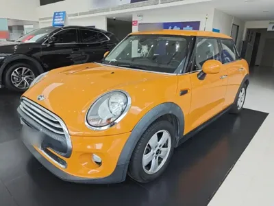 MINI MINI 2016, 71900 км, за 6722.6 USD