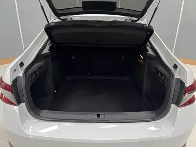 Skoda Superb 2022, 24000 км, за 21392.73 USD - фото 21