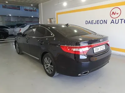 Hyundai Grandeur 2014, 239156 км, за 2279.09 USD