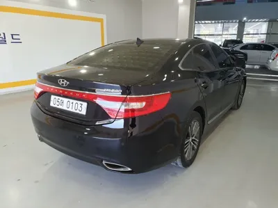 Hyundai Grandeur 2014, 239156 км, за 2279.09 USD
