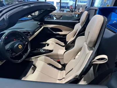 Ferrari 296 2023, 3000 км, за 642185.56 USD
