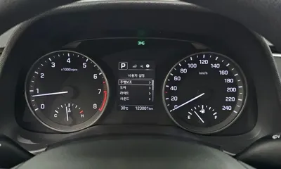 Hyundai Avante 2017, 123001 км, за 6108.77 USD - фото 8