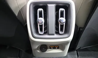 Volvo XC40 2023, 20759 км, за 23354.17 USD - фото 29