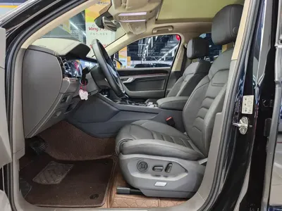 Volkswagen Touareg 2022, 72000 км, за 39663.9 USD