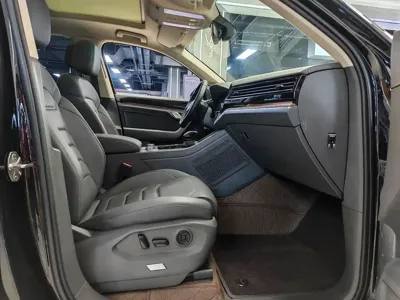 Volkswagen Touareg 2022, 72000 км, за 39663.9 USD - фото 10