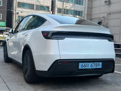 Tesla Model Y · 2026 год