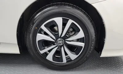 Toyota Prius 2017, 138988 км, за 11694.75 USD