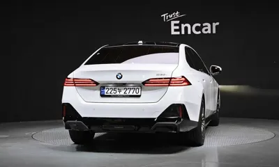 BMW 5-Series 2025, 5642 км, за 43489.55 USD - фото 4