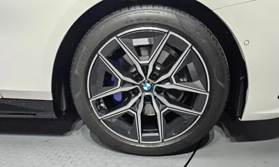 BMW 5-Series 2025, 5642 км, за 43489.55 USD - фото 21